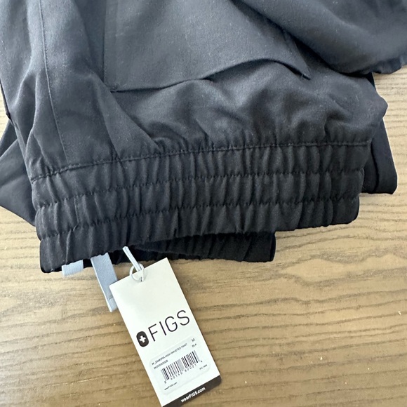 A brand NWT SCRUB ZAMORA JOGGERS- black m and burgundy l - Picture 2 of 4